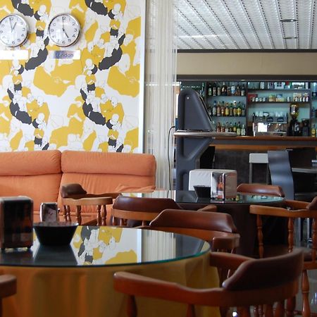 Hotel Paris Poio Εξωτερικό φωτογραφία
