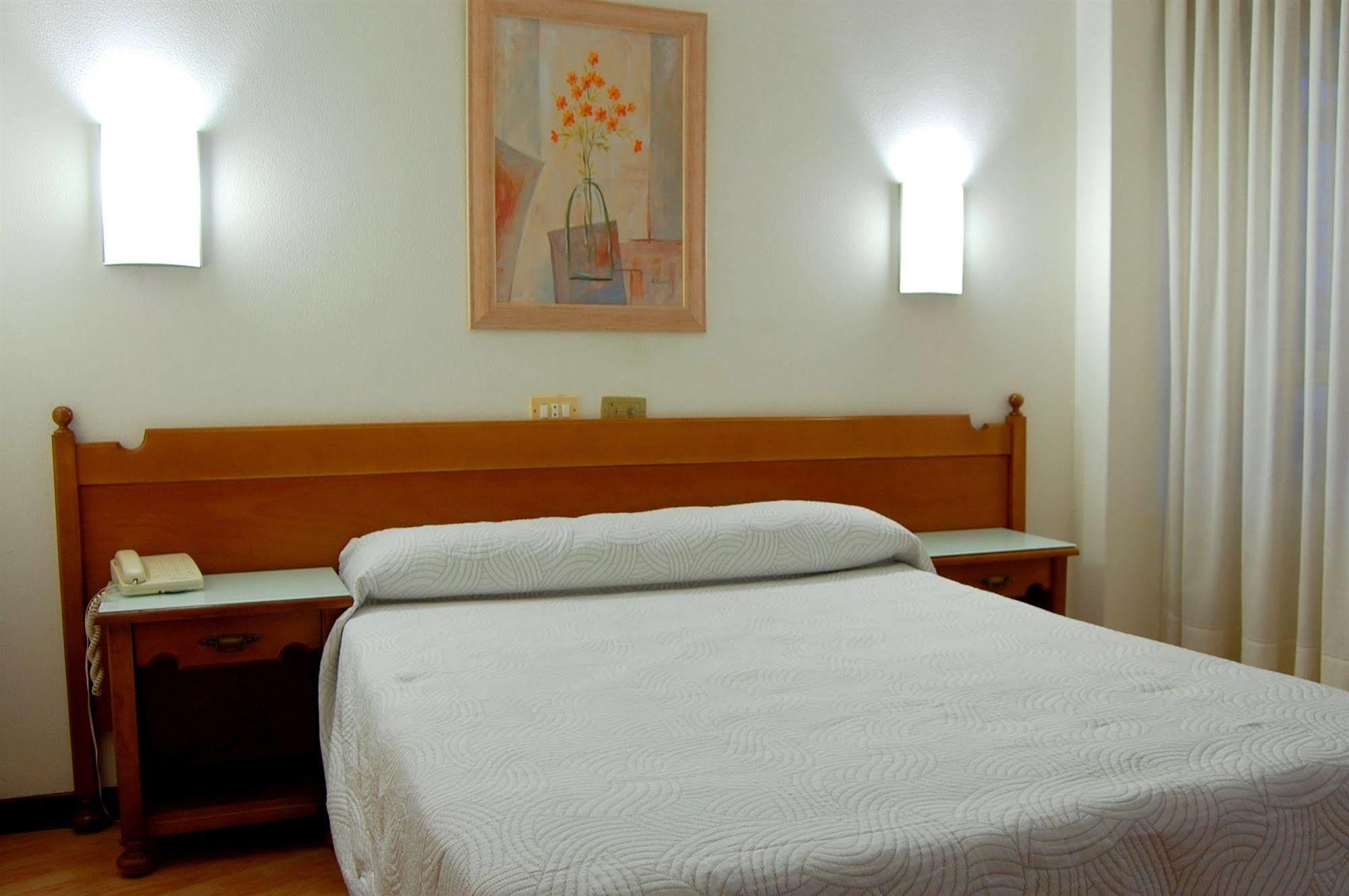 Hotel Paris Poio Εξωτερικό φωτογραφία